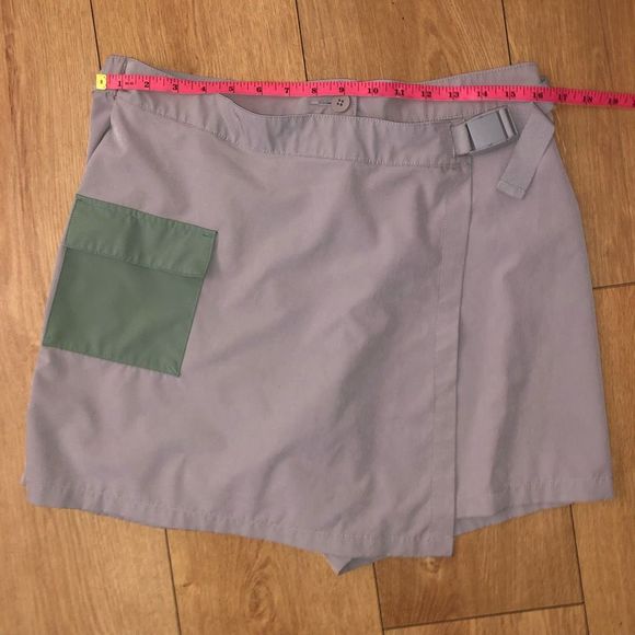 Crane Athletic Gray Buckle Italian Skirt Skort, Size US 8 (IT 44/46) - Picture 11 of 13